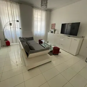 Grosszuegiges 85m2 City-apartment - 2 Schlafraeume, Hundefreundlich, Westbahnhof Naehe T4 Vienna