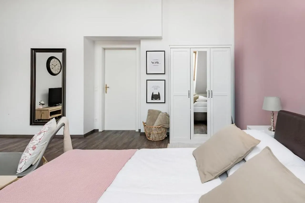 Vienna 15 Design Apartment